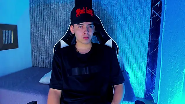 Mike 0233  online show from 12-14-25, 04:29