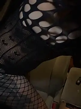 Snapshot of starrynikki chatting on 12-10-24, 04:34 starrynikki online show from 12-10-24, 04:34