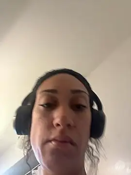 Snapshot of starrynikki chatting on 01-14-25, 07:43 starrynikki online show from 01-14-25, 07:43