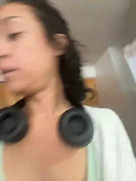 Snapshot of starrynikki chatting on 01-25-25, 08:31 starrynikki online show from 01-25-25, 08:31