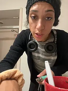 Snapshot of starrynikki chatting on 02-07-25, 03:45 starrynikki online show from 02-07-25, 03:45