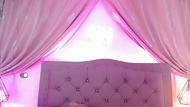 Snapshot of SexyJuliii21 chatting on 12-17-24, 06:45 SexyJuliii21 online show from 12-17-24, 06:45