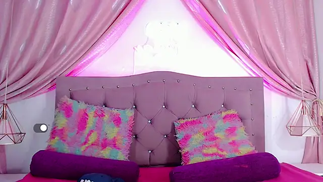 SexyJuliii21 online show from 12-19-24, 02:56