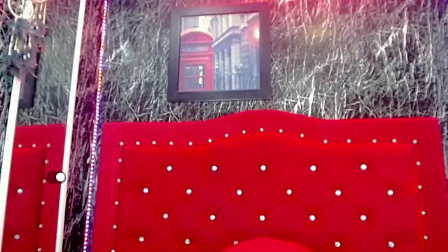 Snapshot of SexyJuliii21 chatting on 12-23-24, 06:44 SexyJuliii21 online show from 12-23-24, 06:44