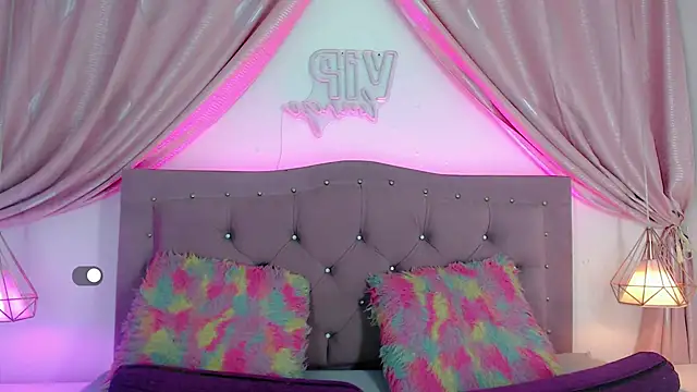 Snapshot of SexyJuliii21 chatting on 12-30-24, 04:09 SexyJuliii21 online show from 12-30-24, 04:09