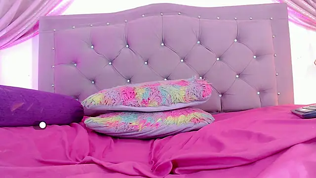 SexyJuliii21 online show from 01-10-25, 05:47