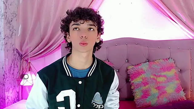 Snapshot of SexyJuliii21 chatting on 01-27-25, 02:42 SexyJuliii21 online show from 01-27-25, 02:42