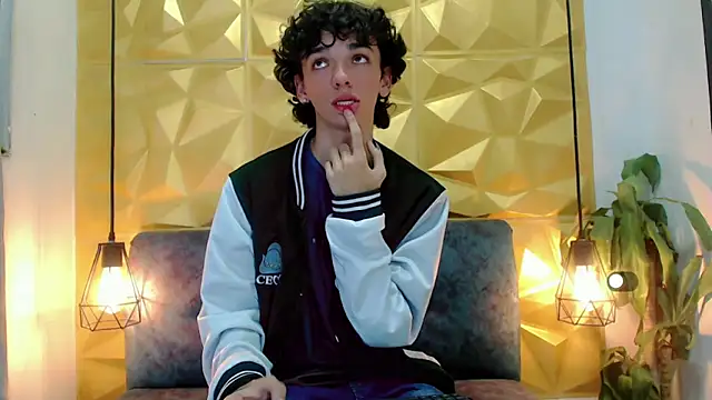 Snapshot of SexyJuliii21 chatting on 02-05-25, 06:56 SexyJuliii21 online show from 02-05-25, 06:56