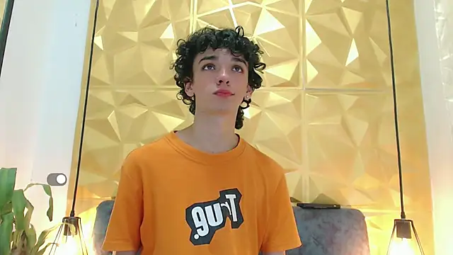 Snapshot of SexyJuliii21 chatting on 02-25-25, 02:25 SexyJuliii21 online show from 02-25-25, 02:25