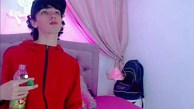 Snapshot of SexyJuliii21 chatting on 02-27-25, 03:25 SexyJuliii21 online show from 02-27-25, 03:25