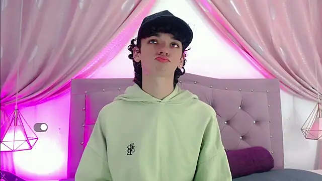 Snapshot of SexyJuliii21 chatting on 02-28-25, 06:54 SexyJuliii21 online show from 02-28-25, 06:54