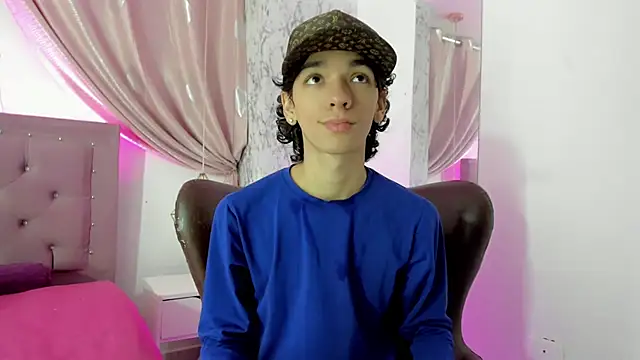 Snapshot of SexyJuliii21 chatting on 03-15-25, 03:29 SexyJuliii21 online show from 03-15-25, 03:29