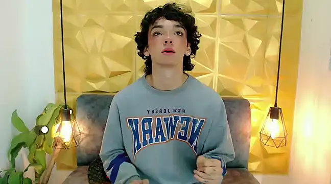 Snapshot of SexyJuliii21 chatting on 03-20-25, 08:31 SexyJuliii21 online show from 03-20-25, 08:31