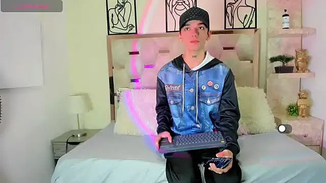 Snapshot of SexyJuliii21 chatting on 09-28-25, 09:09 SexyJuliii21 online show from 09-28-25, 09:09