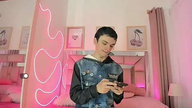 Snapshot of SexyJuliii21 chatting on 10-06-25, 10:18 SexyJuliii21 online show from 10-06-25, 10:18