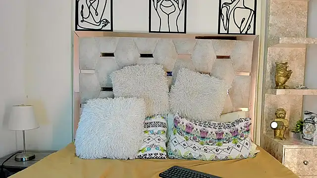 Snapshot of SexyJuliii21 chatting on 10-10-25, 10:58 SexyJuliii21 online show from 10-10-25, 10:58