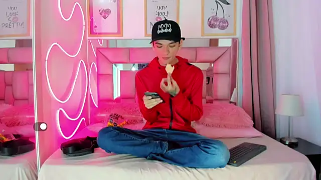 Snapshot of SexyJuliii21 chatting on 10-11-25, 10:30 SexyJuliii21 online show from 10-11-25, 10:30