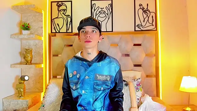 Snapshot of SexyJuliii21 chatting on 10-27-25, 05:44 SexyJuliii21 online show from 10-27-25, 05:44