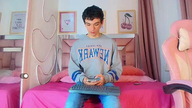 Snapshot of SexyJuliii21 chatting on 11-07-25, 10:21 SexyJuliii21 online show from 11-07-25, 10:21