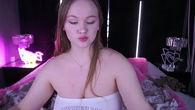 Snapshot of LylaYeess chatting on 02-08-25, 10:39 LylaYeess online show from 02-08-25, 10:39