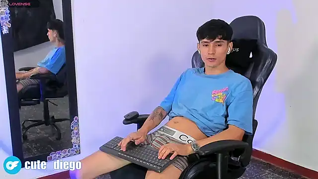 Snapshot of cute_diego_ chatting on 12-10-24, 11:19 cute diego online show from 12-10-24, 11:19