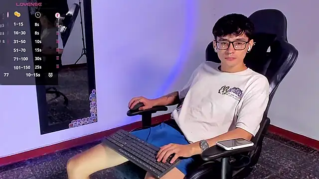 Snapshot of cute_diego_ chatting on 02-12-25, 11:51 cute diego online show from 02-12-25, 11:51