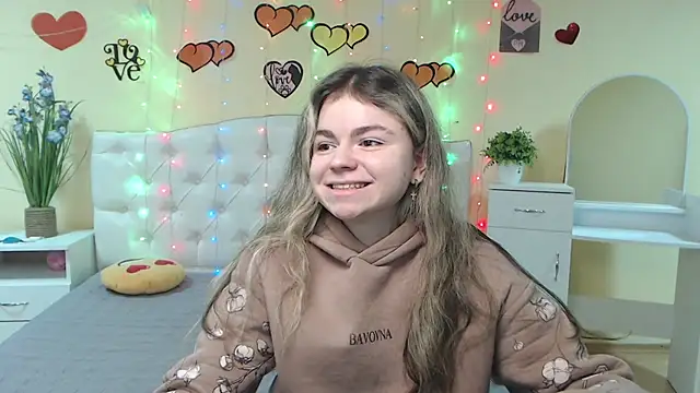 TinaRedly online show from 02-24-25, 09:41