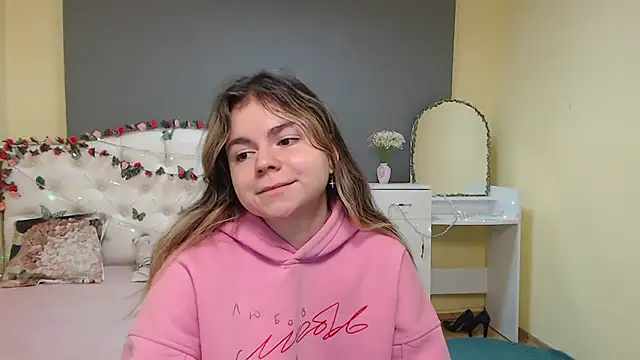 TinaRedly online show from 03-24-26, 08:41