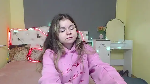 TinaRedly online show from 04-24-26, 05:54