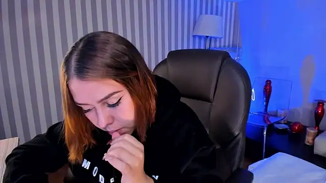 ArianaBaker online show from 01-28-25, 12:11