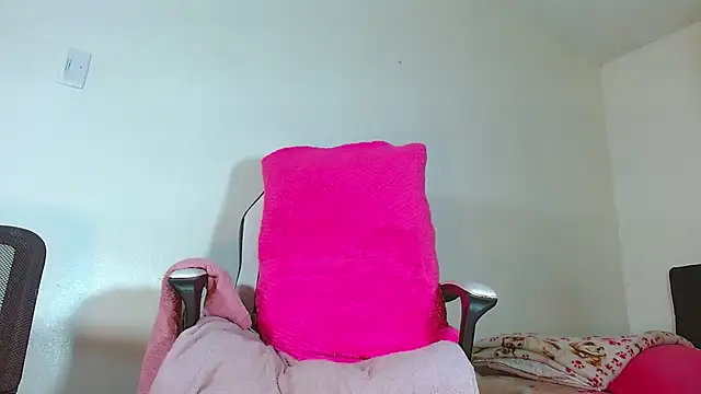 Snapshot of bellatrixx_69 chatting on 01-08-25, 08:27 bellatrixx 69 online show from 01-08-25, 08:27