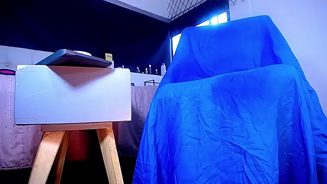 Snapshot of bellatrixx_69 chatting on 10-18-25, 11:33 bellatrixx 69 online show from 10-18-25, 11:33