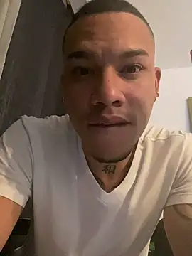 Snapshot of Osiiriis chatting on 02-02-25, 11:42 Osiiriis online show from 02-02-25, 11:42