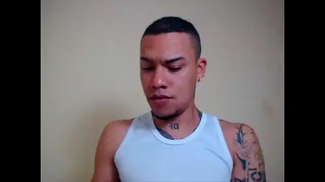 Snapshot of Osiiriis chatting on 02-08-25, 06:33 Osiiriis online show from 02-08-25, 06:33