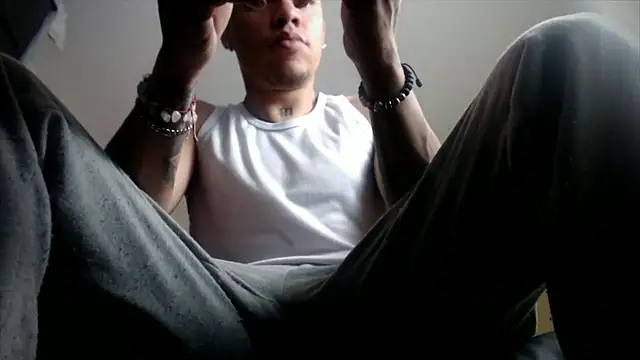 Snapshot of Osiiriis chatting on 02-17-25, 01:47 Osiiriis online show from 02-17-25, 01:47