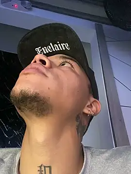 Snapshot of Osiiriis chatting on 02-24-25, 10:59 Osiiriis online show from 02-24-25, 10:59