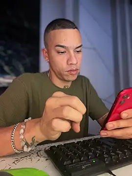 Snapshot of Osiiriis chatting on 03-05-25, 08:21 Osiiriis online show from 03-05-25, 08:21