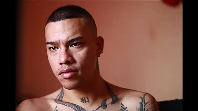 Snapshot of Osiiriis chatting on 03-08-25, 06:37 Osiiriis online show from 03-08-25, 06:37