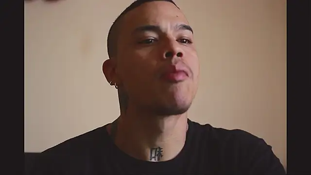 Snapshot of Osiiriis chatting on 03-11-25, 01:01 Osiiriis online show from 03-11-25, 01:01