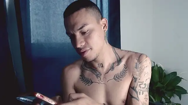 Snapshot of Osiiriis chatting on 03-16-25, 09:26 Osiiriis online show from 03-16-25, 09:26