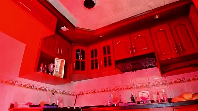 LaureenHills online show from 02-25-25, 03:20