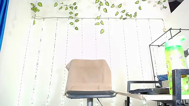 Snapshot of xmissinchesxx chatting on 01-28-25, 04:08 xmissinchesxx online show from 01-28-25, 04:08