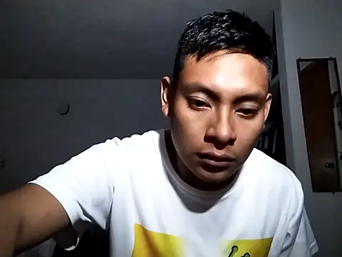 Snapshot of LEDRIX chatting on 01-08-25, 05:05 LEDRIX online show from 01-08-25, 05:05