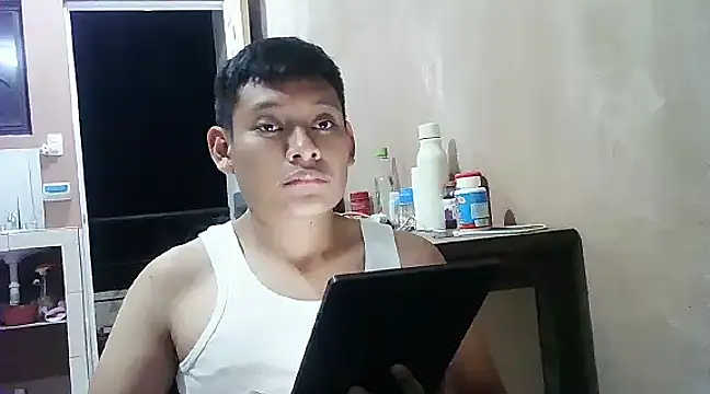 Snapshot of LEDRIX chatting on 01-28-25, 01:18 LEDRIX online show from 01-28-25, 01:18