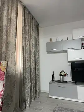  adelle online show from 02-07-26, 12:20