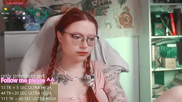 Snapshot of me__hanna chatting on 03-30-26, 01:50 me hanna online show from 03-30-26, 01:50