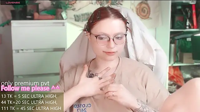 Snapshot of me__hanna chatting on 04-05-26, 02:53 me hanna online show from 04-05-26, 02:53