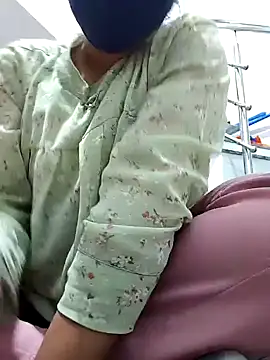 Snapshot of Archna-ji chatting on 12-31-24, 12:46 Archna-ji online show from 12-31-24, 12:46