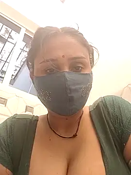 Snapshot of Archna-ji chatting on 02-17-25, 05:58 Archna-ji online show from 02-17-25, 05:58