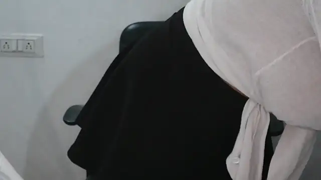 Snapshot of Suzie_darling chatting on 02-14-25, 01:45 Suzie darling online show from 02-14-25, 01:45